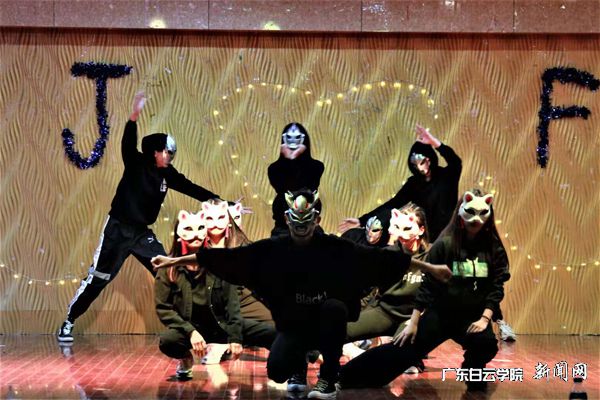 2018级信息管理与信息系统1班带来表演《广播体操》p.jpg