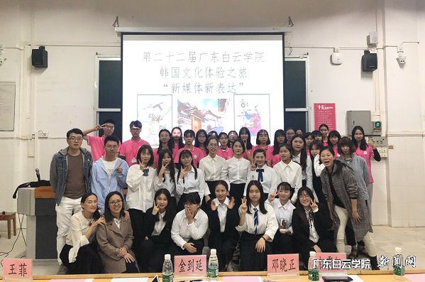 参赛选手与评委合影.jpg