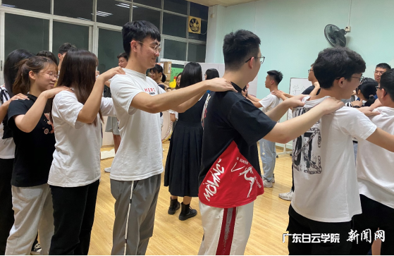 勤工部学生参与团辅游戏.png